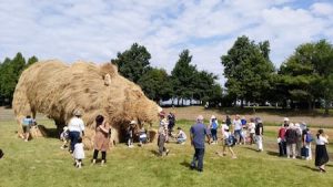 巨型「稻草猛獸」．親子旅日必去